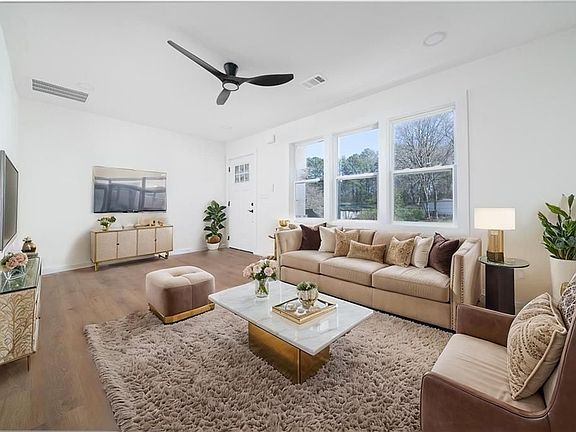 2nd image of 2215 Gordon Cir SE