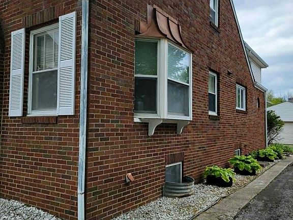 4th image of 301 Schiller Ave