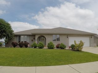19903 Green Meadows Pkwy, Mokena, IL 60448