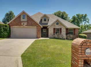 122 W Sandalwood Ln, Nixa, MO 65714