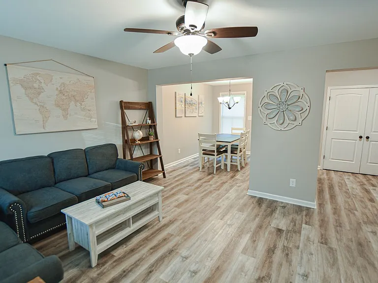 219 Smithson Ln — Photo 4