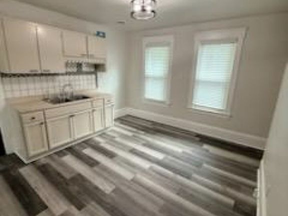 4th image of 3352 Marvin Ave #Up