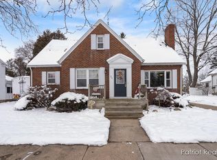 33 W Maple St, Fremont, MI 49412