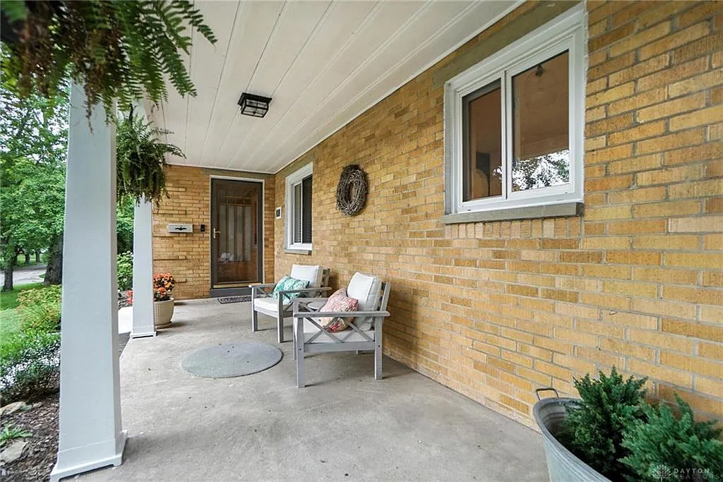 3 bed, 3.0 bath, 2860 sqft, $2,700 — Photo 3