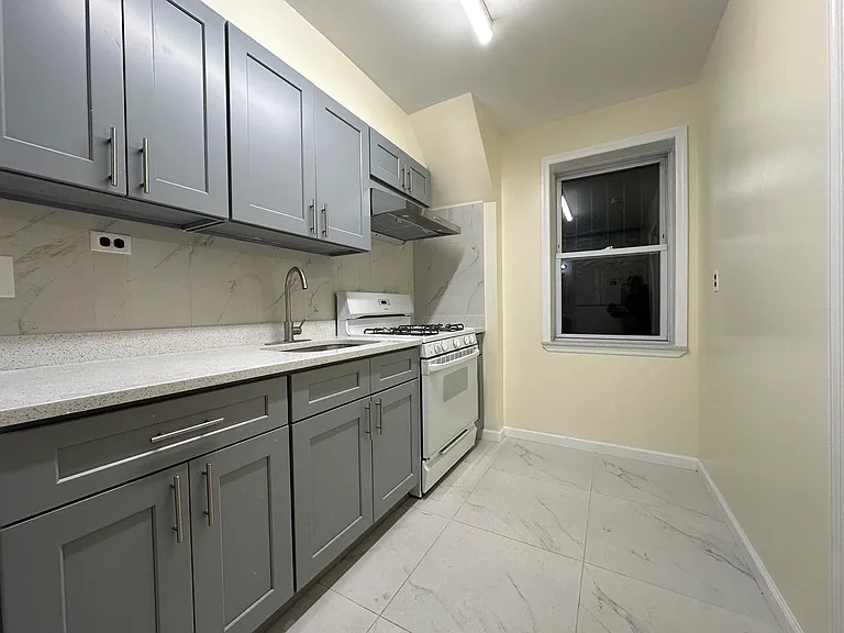 2107 Continental Ave #1 — Photo 1