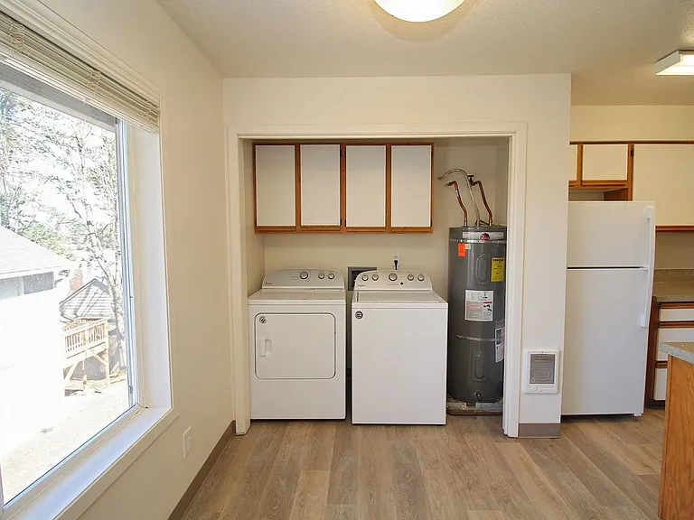 McKenzie Court — Photo 7