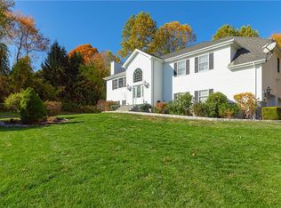 422 Bullet Hole Rd, Mahopac, NY 10541