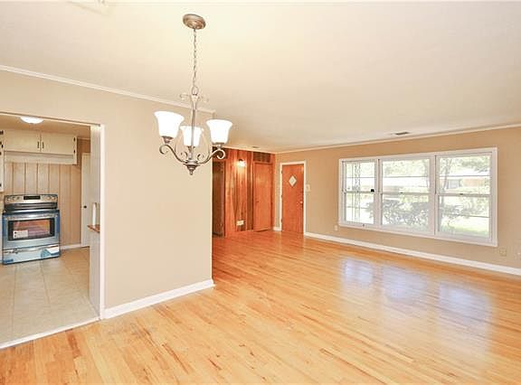 3rd image of 2908 College Cir