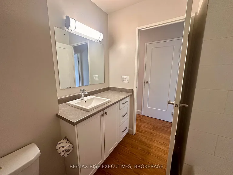 1020 Pembridge Cres #301 — Photo 8