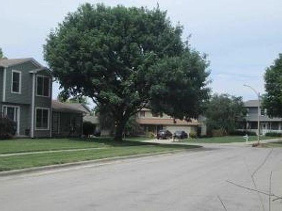 Exterior Neighborhood (street photo)