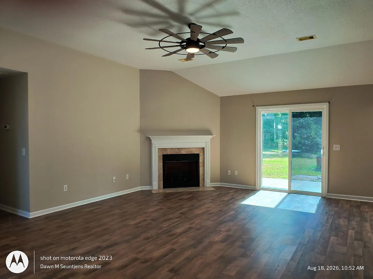 3 bed, 1287 sqft, $1,900 — Photo 4