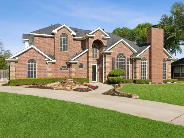 2733 Naples Dr, Hurst, TX 76054