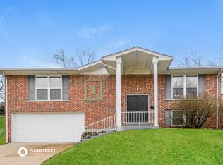 3580 Parc Chateau Ln, Florissant, MO 63033