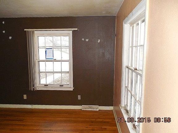 4th image of 2707 Custer Ave