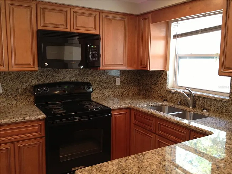 1050 Clairborne St — Photo 20