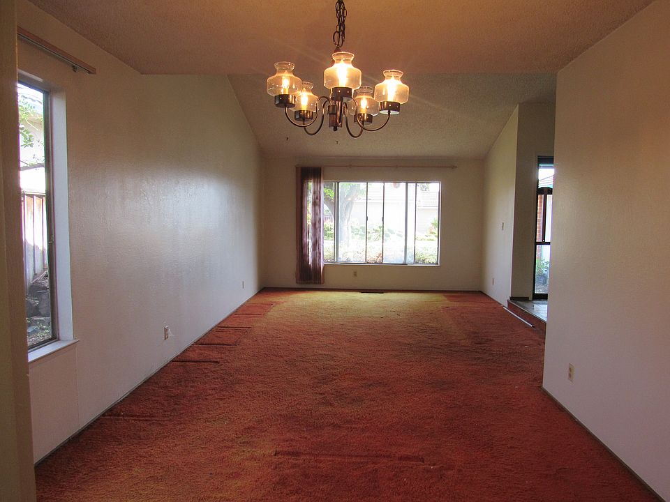 2nd image of 243 Vienna Dr