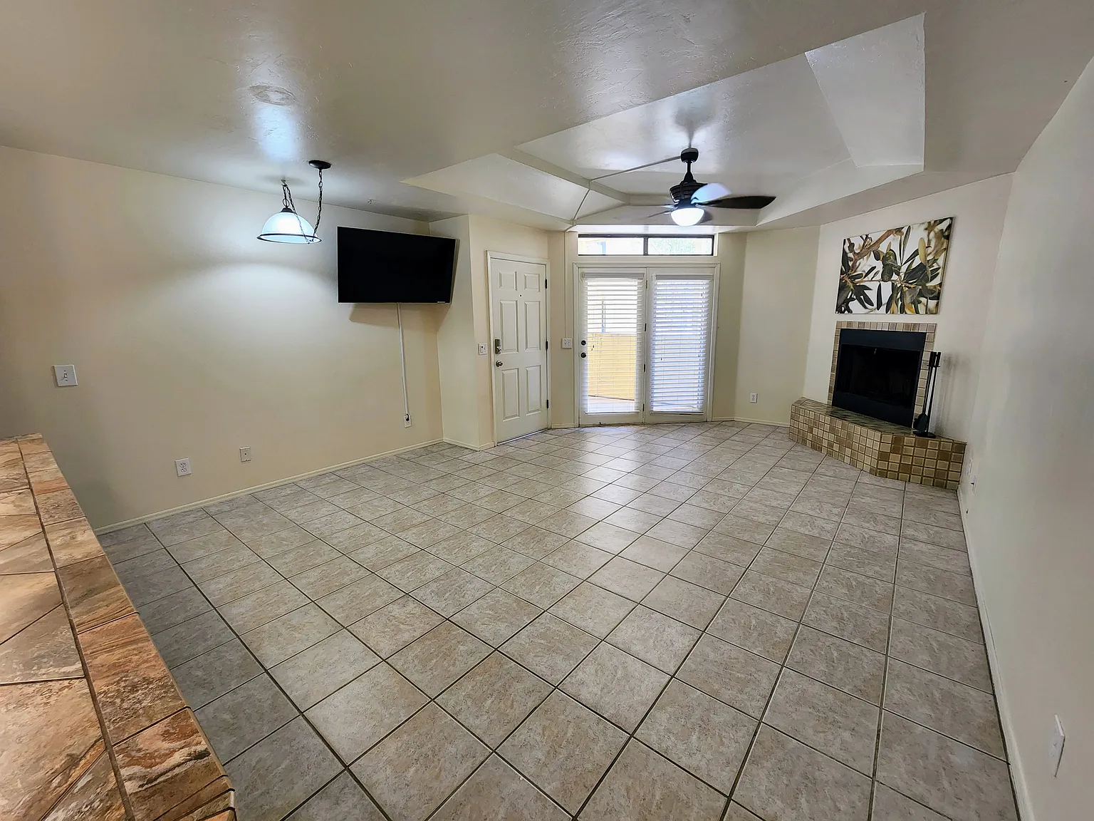 2 bed, 991 sqft, $1,550 — Photo 2