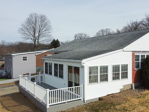2nd image of 104 Oak Dr