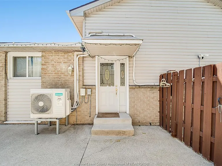 1229 Arncliffe Pl — Photo 33
