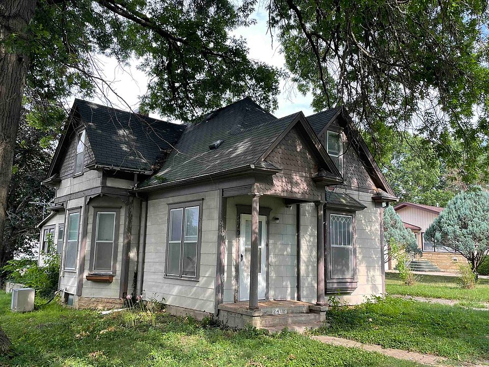 2nd image of 2403 Abbott St