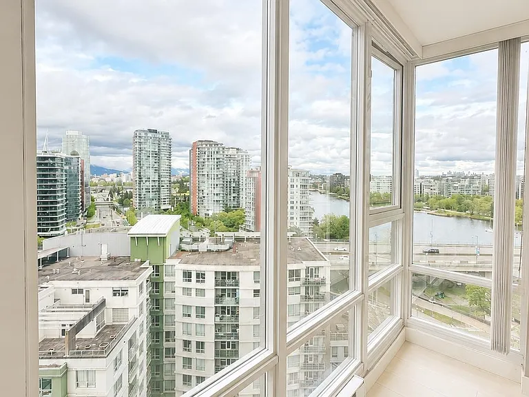 1033 Marinaside Cres #1802 — Photo 12