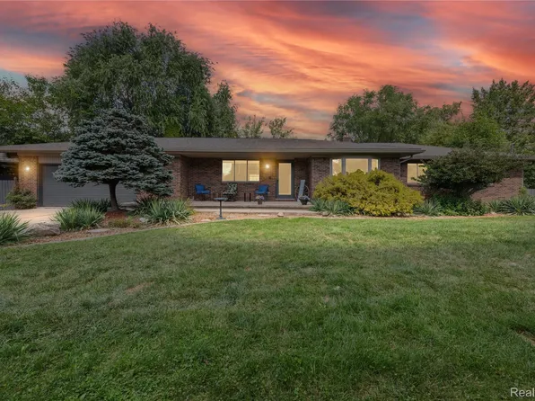 9662 Waterway Dr, Grosse Ile, MI 48138