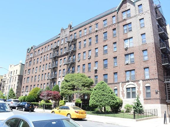 2nd image of 11937 Metropolitan Ave APT 4M