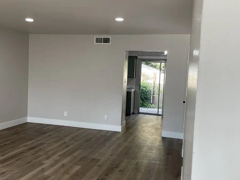 5085 N Del Mar Ave #K — Photo 3