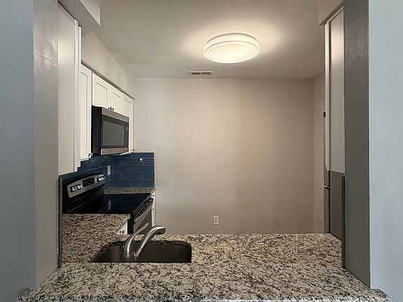 5th image of 701 Mews Dr