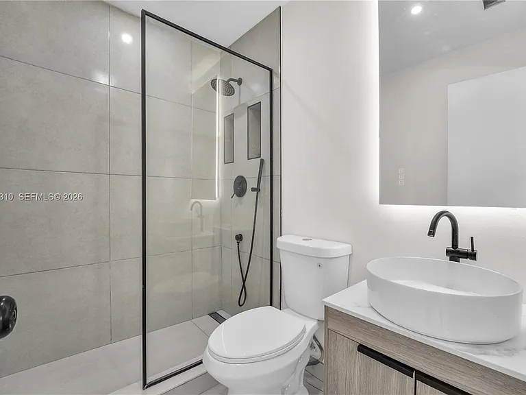 621 SW 33rd Ave #1 — Photo 10