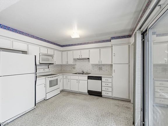 5th image of 522 Delfern Ln