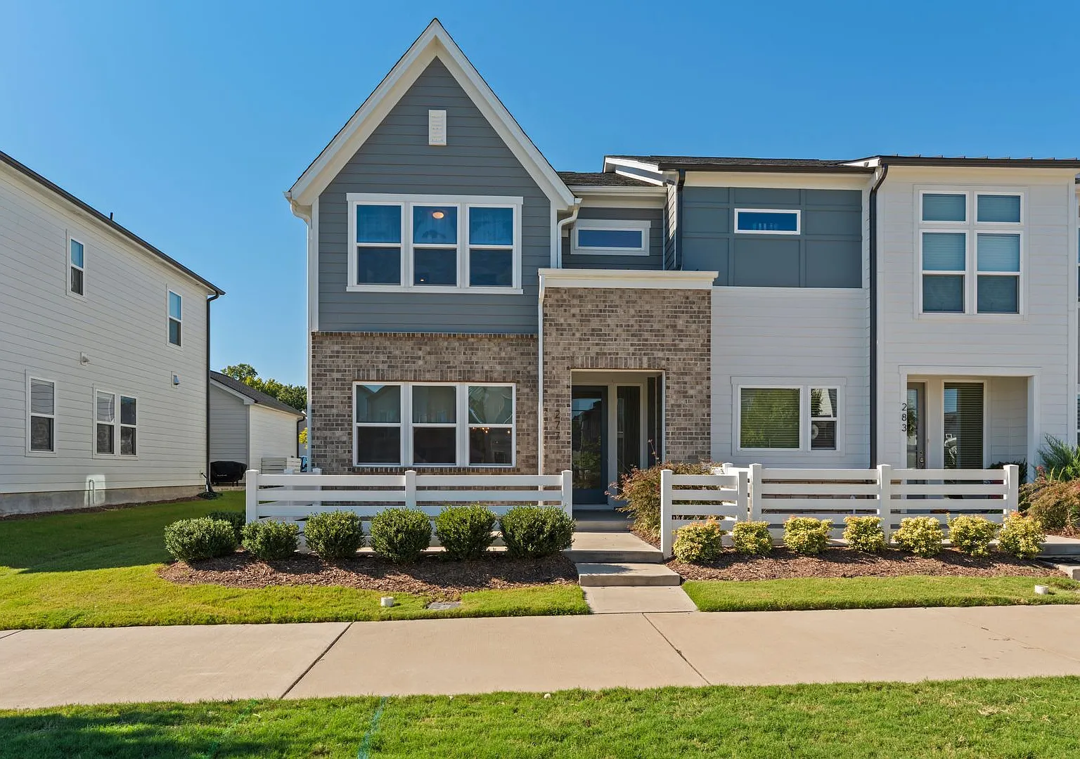Spacious 3-Bedroom Pittsboro Townhome with Garage, Loft & Modern Finishes — Photo 1