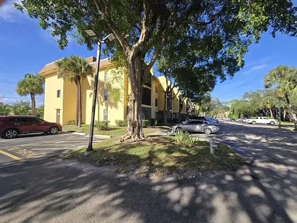 2 bed, 2.0 bath, 936 sqft, $2,350 — Photo 3
