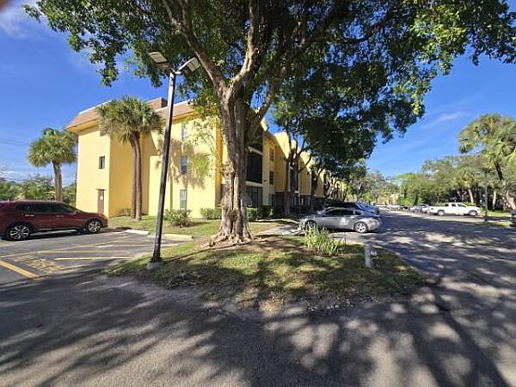 3rd image of 490 NW 20th St #2110