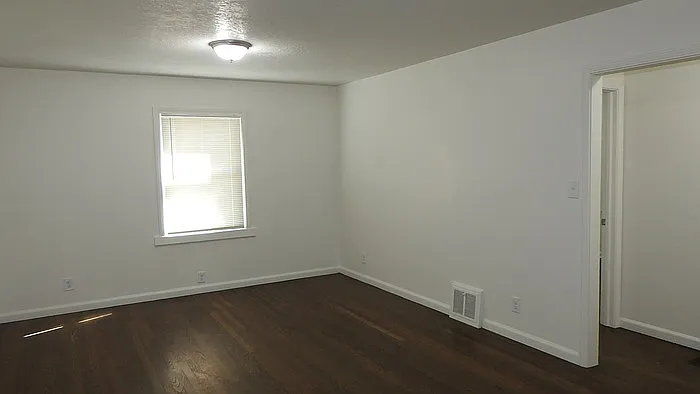 2222 S Overton Ave — Photo 12