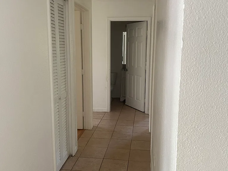 526 Loomis Trl — Photo 8