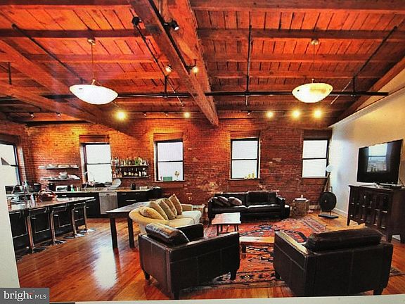 2nd image of 1809-1811 N Howard St