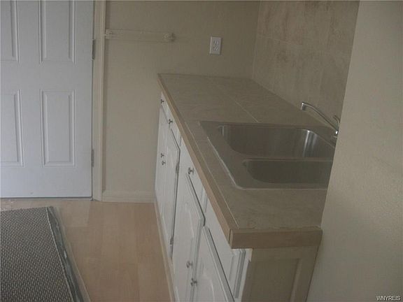 5th image of 3022 Falls St