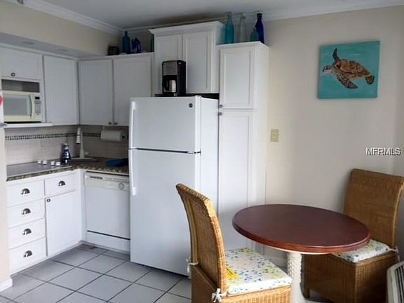 4th image of 800 Bayway Blvd APT 22