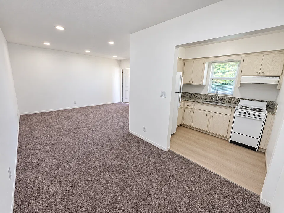 1929 Roosevelt St #2