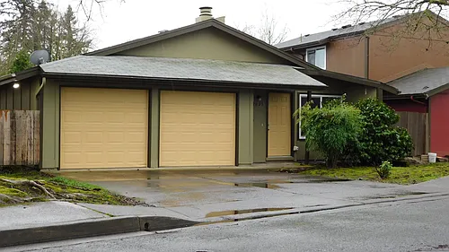 2083 Laurelhurst Dr Photo 1