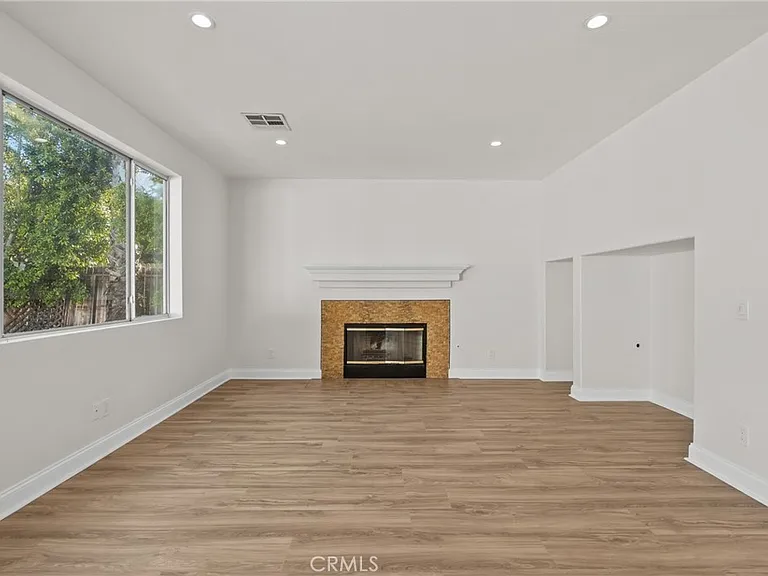 18800 Lull St — Photo 11
