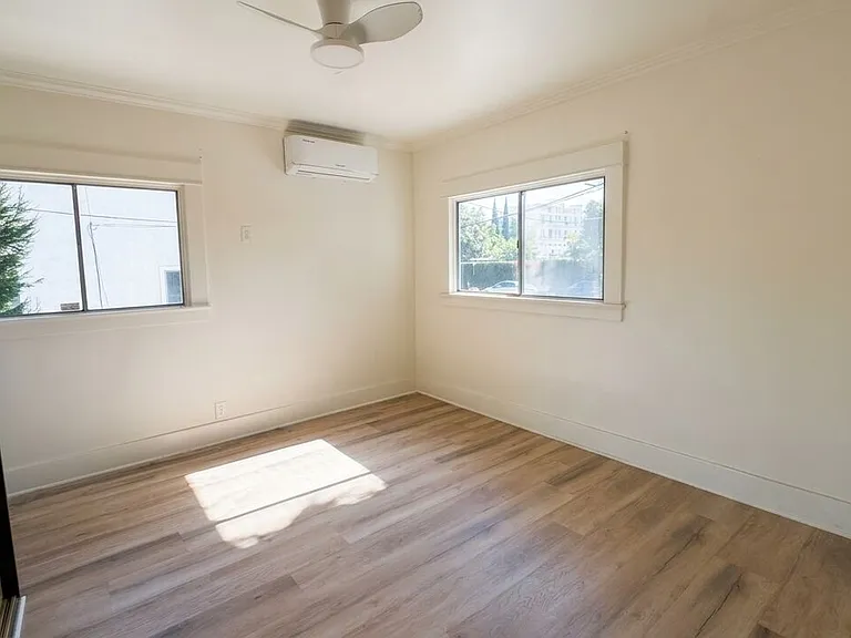 1536 N Mariposa Ave — Photo 4