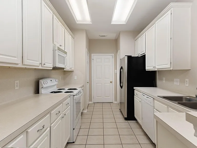 10 Peachridge Pl — Photo 9
