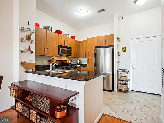 2nd image of 1021 N Garfield St APT 1046