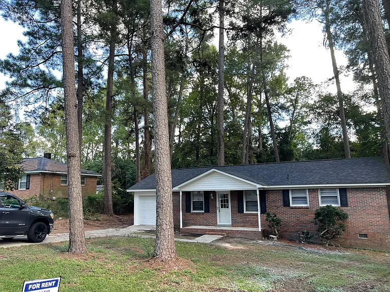 1132 Mandel Dr — Photo 1
