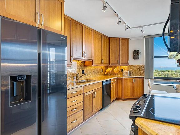 5th image of 936 Intracoastal Drive #15F