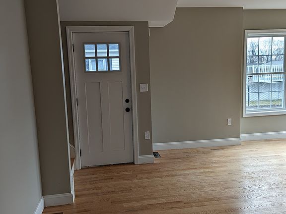 4th image of 207 Winthrop St #2