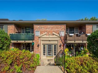 1000 Chatham Park Dr APT D, Pittsburgh, PA 15216