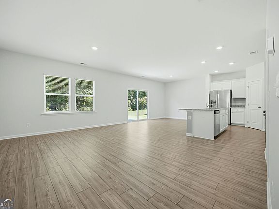3rd image of 111 Horned Owl Ave